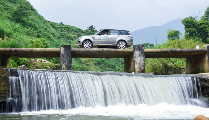 Trèo đèo, lội suối săn mây Y Tý trên chiếc Land Rover dsc-9834-copy.jpg