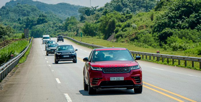 Trèo đèo lội suối săn mây tại Y Tý trên chiếc Land Rover sang trọng landrover-road-trip-2020-day1-17.JPG