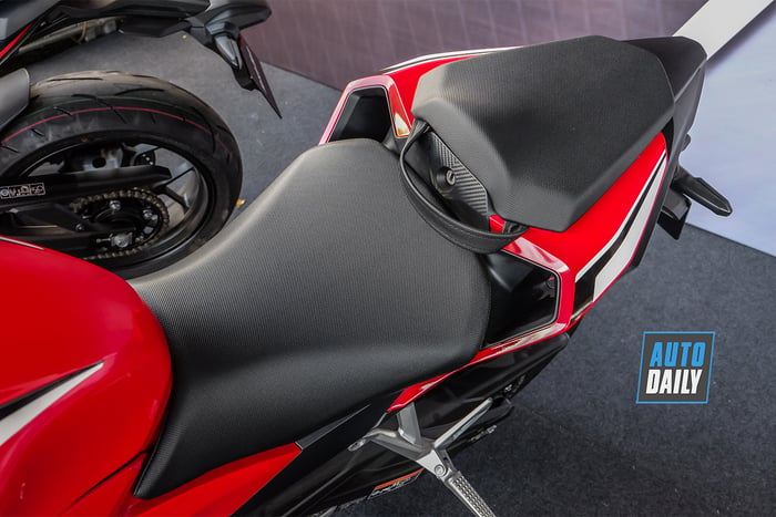 Chọn Kawasaki Ninja 400 2019 hay Honda CBR500R 2019? honda-cbr500r-2019-20.jpg