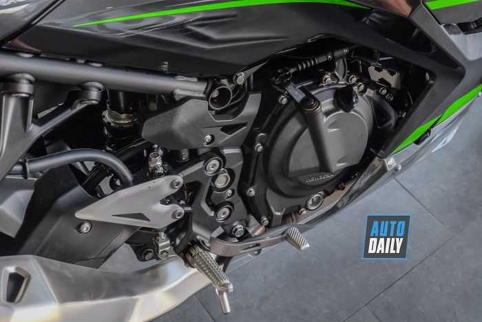 Lựa chọn giữa Kawasaki Ninja 400 2019 và Honda CBR500R 2019? kawasaki-ninja-400-abs-2019-6.jpg