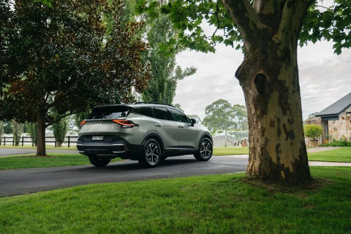 Kia Sportage hybrid 2024 đã chính thức ra mắt tại Australia, có giá từ 30.400 USD.