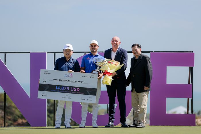 Người chiến thắng giải golf chuyên nghiệp Lexus Challenge 2024 ong-alvin-lim-ngoai-cung-ben-trai-trao-giai-thuong-tien-cho-quan-quan-lexus-challenge.jpg