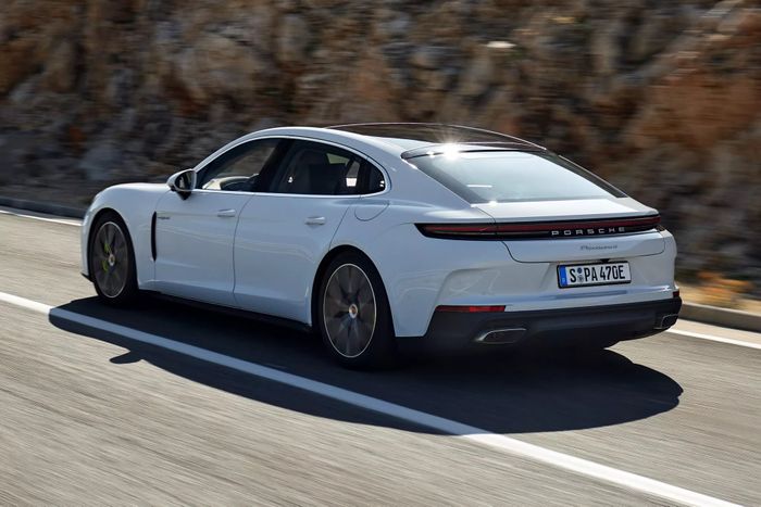 Porsche Panamera 2024 ra mắt hai mẫu hybrid mới, giá từ 2,8 tỷ đồng panamera-2024-Mytour-2.jpg