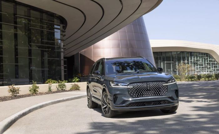 Lincoln Aviator 2025 được giới thiệu với bộ mặt mới cuốn hút hơn, giá cả tăng mạnh lincoln-aviator-black-label-cenote-green-02-1536x939.webp