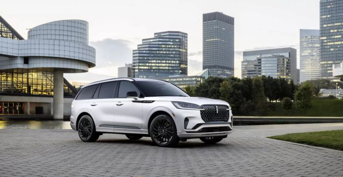 Lincoln Aviator 2025 được giới thiệu với hình ảnh mới cuốn hút hơn, giá cả tăng mạnh lincoln-aviator-reserve-with-jet-package-pristine-white-01-1536x793.webp