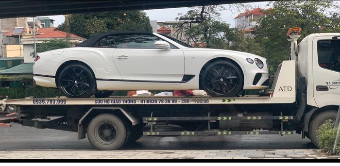 Bentley trang trí kim cương và vàng trắng lên chiếc Continental GTC phiên bản độc nhất