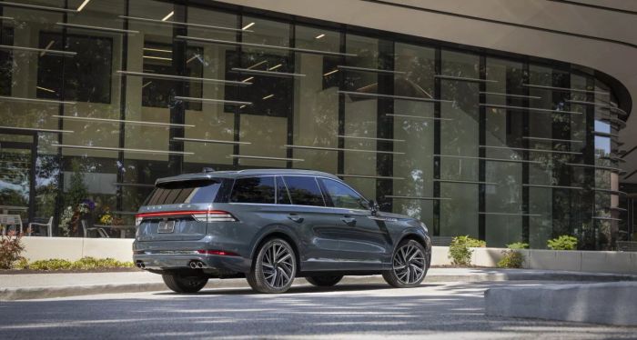 Lincoln Aviator 2025 ra mắt với diện mạo mới cuốn hút hơn, giá cả tăng mạnh lincoln-aviator-black-label-cenote-green-03-1536x821.webp