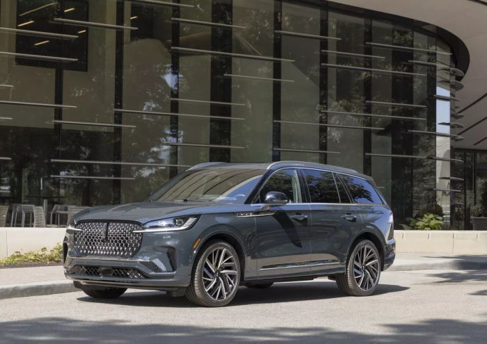 Lincoln Aviator 2025 ra mắt với diện mạo mới hấp dẫn hơn, giá cả tăng mạnh lincoln-aviator-black-label-cenote-green-01-1536x1087.webp