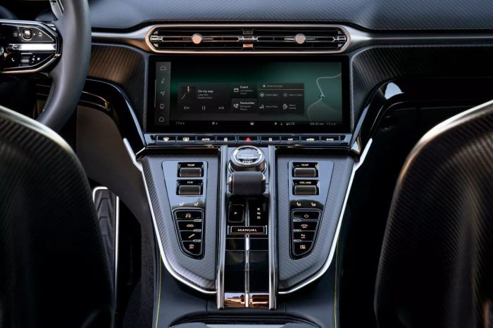 Aston Martin Vantage 2025 được ra mắt với động cơ V8 mạnh mẽ, sản sinh 656 mã lực, hình ảnh: 2025-aston-martin-vantage-17-1536x1024.webp