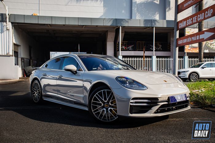 Porsche Panamera 2024 có hai phiên bản hybrid mới, giá quy đổi khoảng 2,8 tỷ đồng panamera-2024-Mytour-8.JPG