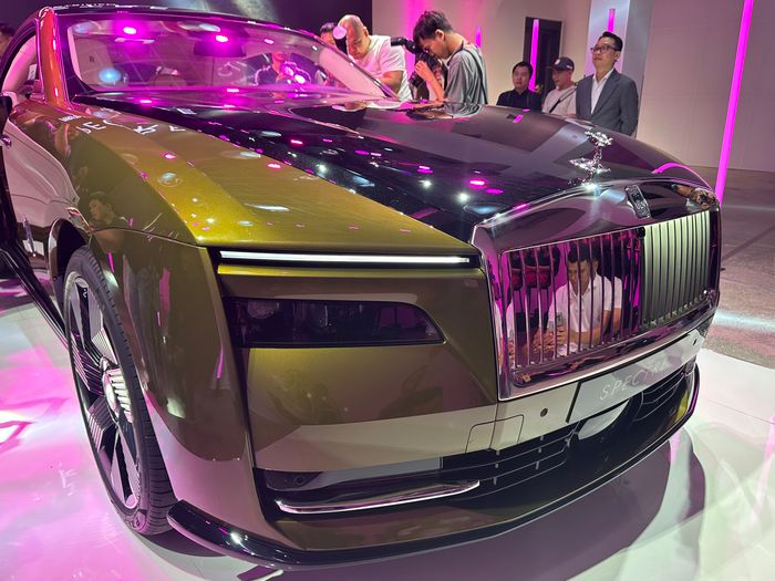 Xe siêu sang Rolls-Royce Spectre điện ra mắt tại Việt Nam, phục vụ đại gia trong dịp Tết rolls-royce-spectre-14.jpg