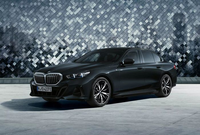 BMW 5-Series và i5 2024 đều sẽ có phiên bản First Edition, với trang bị đầy đủ.