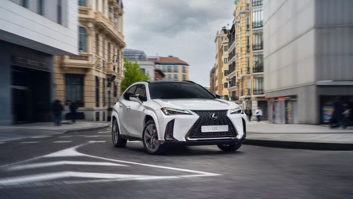 Lexus UX 2025 được nâng cấp hệ truyền động hybrid mạnh mẽ hơn 2025-lexus-ux-300h-1219-15.webp