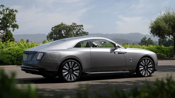 Rolls-Royce Spectre xuất hiện tại Hà Nội: giá từ 18 tỷ đồng, hoạt động 530 km/lần sạc rolls-royce-spectre-Mytour-4.jpg