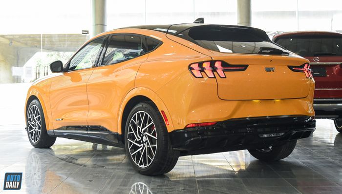 Không có ai mua, Ford Mustang Mach-E giảm giá gần 2 tỷ sau 2 năm quay lại Việt Nam ford-mustang-mach-e-Mytour-2.jpg