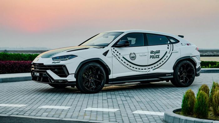 Lamborghini Urus Performante là một phần của chiến lược quảng bá của cảnh sát Dubai urus-canh-sat-dubai-Mytour-6.jpg