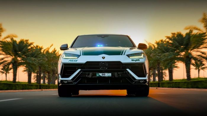 Cảnh sát Dubai sử dụng Lamborghini Urus Performante để quảng bá hình ảnh urus-canh-sat-dubai-Mytour-3.jpg