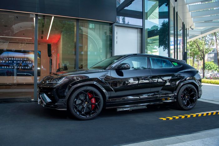 Lamborghini Urus Performante tiếp tục được sử dụng như phương tiện quảng bá của cảnh sát Dubai urus-canh-sat-dubai-Mytour-8.jpg