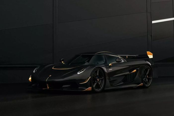 Koenigsegg Jesko độc nhất thế giới với thân xe carbon và mạ vàng 24K