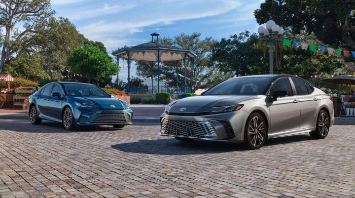 Thông tin chi tiết về Toyota Camry 2025: Thiết kế cuốn hút hơn, chỉ sử dụng công nghệ hybrid. Toyota Camry 2025 ra mắt chính thức, chỉ sử dụng động cơ hybrid. 2025-toyota-camry-launch-00020-2048x1145.webp