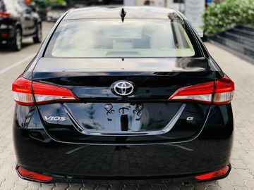 Toyota Vios 2023 tiếp tục sử dụng ăng ten vây cá cho tất cả các phiên bản