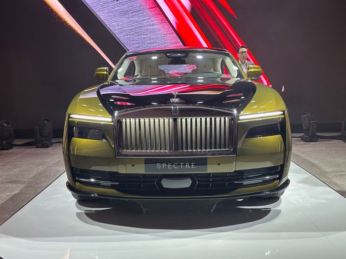 Xe siêu sang Rolls-Royce Spectre ra mắt tại Việt Nam, phục vụ đại gia trong dịp Tết rolls-royce-spectre-5.jpg