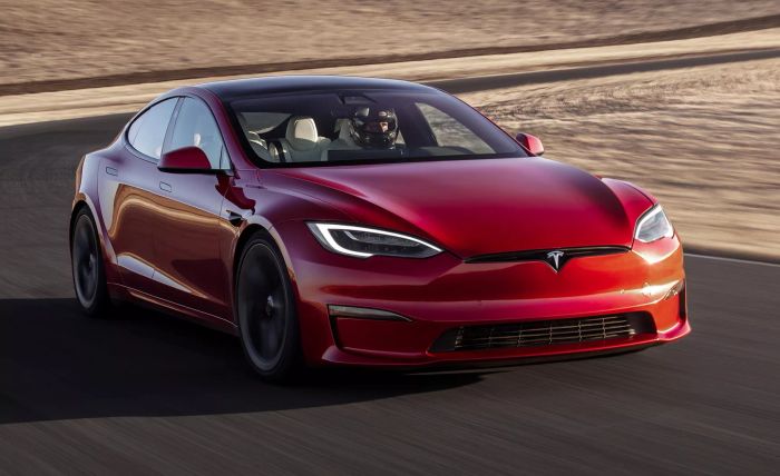 Tesla triệu hồi hơn 2 triệu xe tại Mỹ để bổ sung cảnh báo an toàn