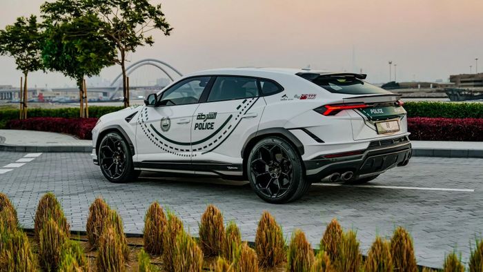 Lamborghini Urus Performante trở thành một phần trong chiến lược quảng bá hình ảnh của cảnh sát Dubai urus-canh-sat-dubai-Mytour-5.jpg