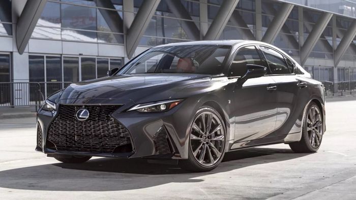 Lexus IS 2024 chính thức ra mắt, giá bán tăng cùng với việc bổ sung đầy đủ trang bị thể thao. Hình ảnh: lexus-is-2024-Mytour-11.jpg