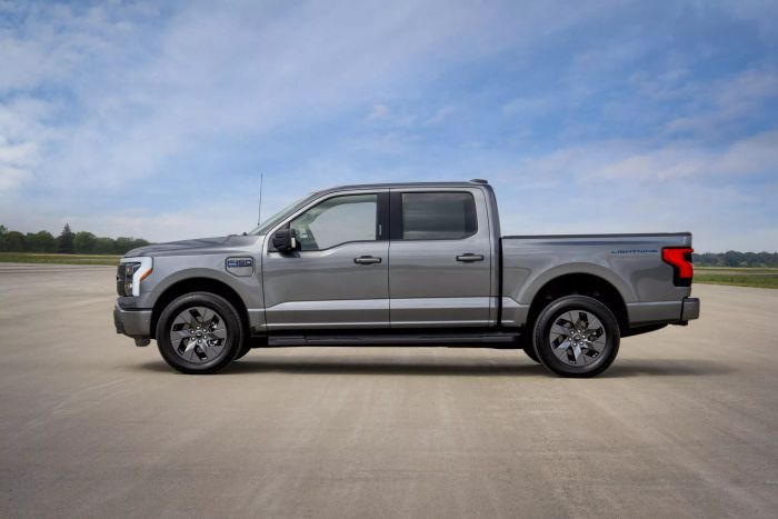 Ford F-150 Lightning 2024 chính thức ra mắt, bổ sung phiên bản mới với nhiều công nghệ tiên tiến hơn 2024-ford-f-150-lightning-flash-2-2048x1366.webp