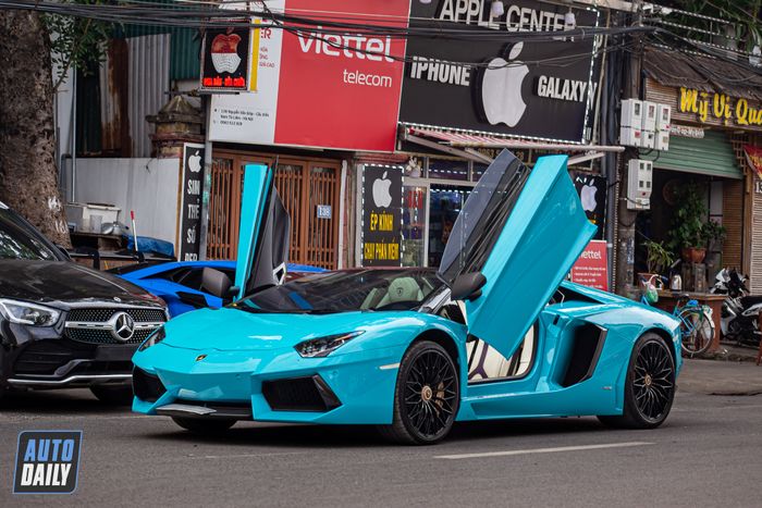 Lamborghini Aventador Roadster lên sàn xe đã qua sử dụng với giá bán gây tranh cãi