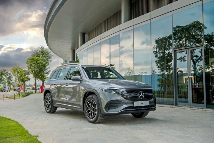 Bắt đầu Mercedes-Benz: The Avantgarde 2023 – Triển lãm xe và nghệ thuật mercedes-benz-eqb-34.jpg