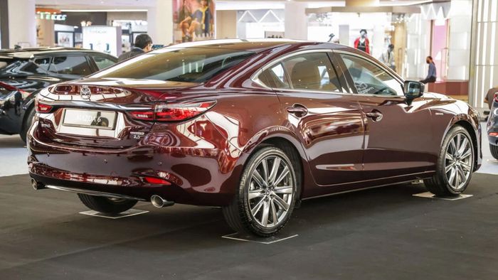 Mazda6 2023 đã trải qua việc cập nhật kiểu dáng và trang bị, giữ nguyên giá bán.