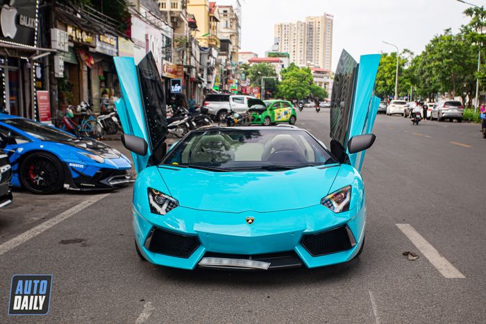 Lamborghini Aventador Roadster ra mắt thị trường xe đã qua sử dụng với giá bán gây tranh cãi