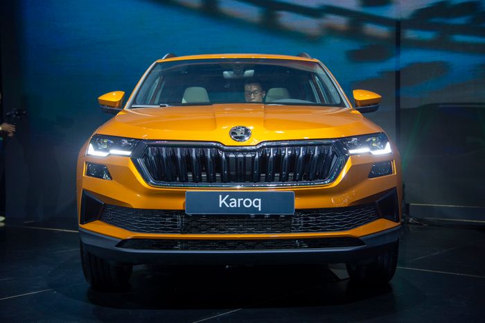 Chi tiết Skoda Karoq, giá từ 999 triệu đồng, so sánh với Mazda CX-5 (skoda-karoq-5.jpg)