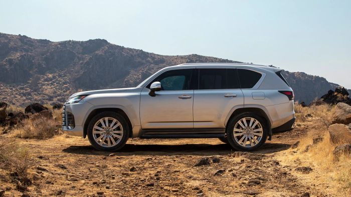 Lexus LX 600 2024 chính thức ra mắt, vẫn giữ nguyên mức giá, khởi điểm từ 89.165 USD