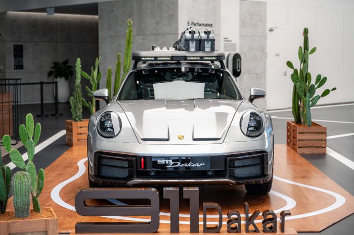 Sự kiện ra mắt chính thức Porsche 911 Dakar tại Việt Nam porsche-911-dakar-01.jpg