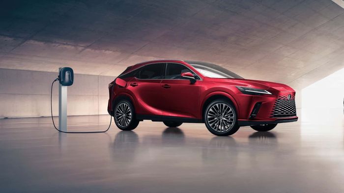 Lexus RX 450h+ 2024 chào đón ra mắt với hệ truyền động hybrid plug-in mạnh mẽ, đạt công suất 304 mã lực