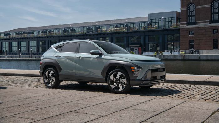 Hyundai Kona 2024 ra mắt với nhiều cải tiến, giá từ 25.435 USD 2024-hyundai-kona-1.jpg