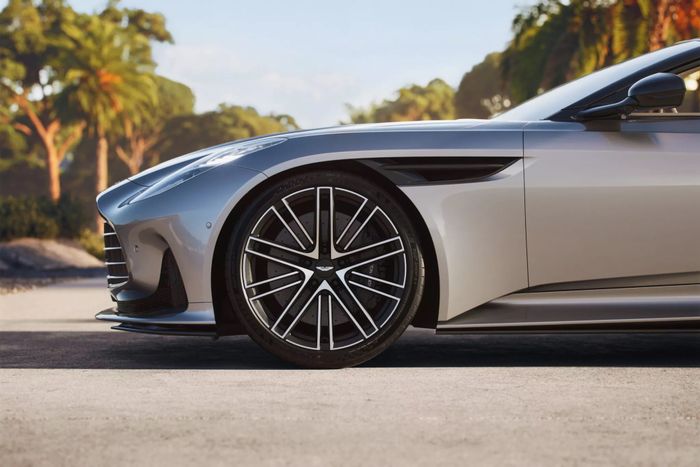 Aston Martin DB12 Volante chính thức ra mắt, sẵn sàng đến tay của Đặng Lê Nguyên Vũ aston-martin-db12-volante-Mytour-7.jpg