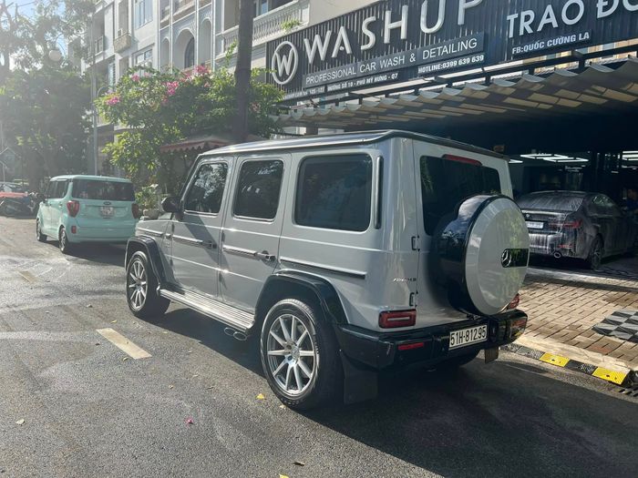 Nguyễn Quốc Cường quyết định bán chiếc Mercedes-AMG G 63 của mình để đổi lấy một chiếc Range Rover SV 2023 trị giá 24 tỷ đồng, là một món quà ý nghĩa dành cho vợ yêu của ông.