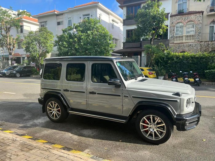 Nguyễn Quốc Cường đã quyết định bán chiếc Mercedes-AMG G 63 của mình để đầu tư vào một chiếc Range Rover SV Autobiography 2023 mới, với mức giá 24 tỷ đồng.