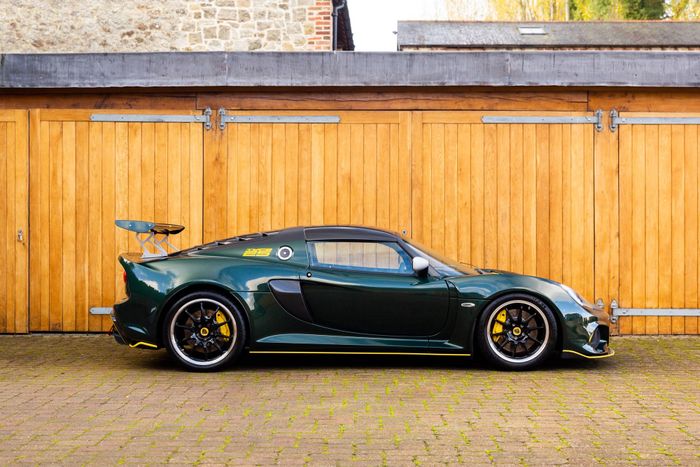 Lotus Exige Cup 430 Type 25 xuất hiện tại TP HCM, là một trong những siêu xe hiếm có giá trị vượt trội.