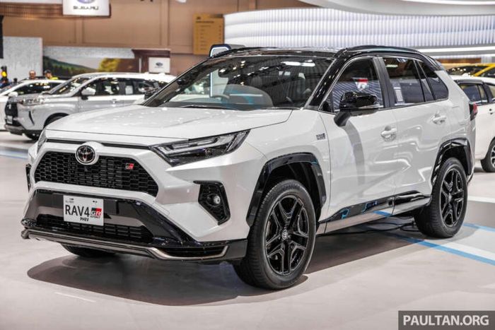 Toyota RAV4 2023 ra mắt tại Indonesia, có giá khoảng 1,8 tỷ đồng 2023-giias-toyota-rav4-gr-sport-phev-1-850x567.jpg