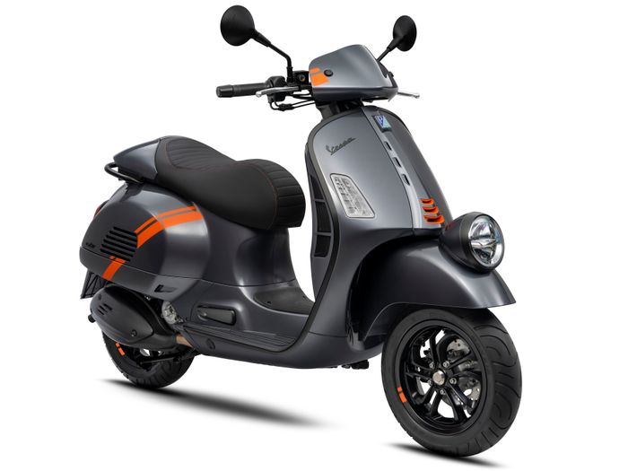 Vespa GTV 2023 chính thức ra mắt tại Việt Nam, có giá khoảng 160 triệu đồng vespa-gtv-2023-grey-materia-3-with-accessories.jpg