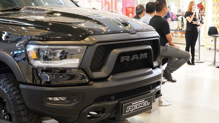 RAM 1500 Rebel đã chính thức ra mắt tại thị trường Việt Nam, với giá hơn 5,1 tỷ đồng RAM 1500 Rebel ra mắt tại Việt Nam, giá hơn 5,1 tỷ ram-1500-rebel-01.jpg