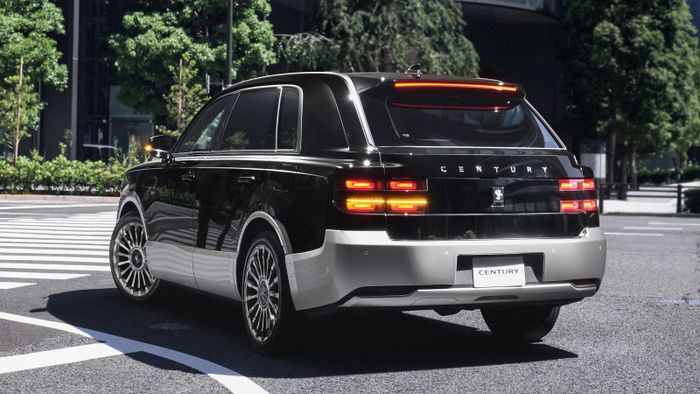 Toyota Century SUV 2024 đã chính thức ra mắt: 'Cullinan' của Nhật toyota-century-2024-1600-02-1.jpeg