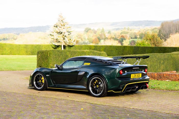 Lotus Exige Cup 430 Type 25 xuất hiện tại TP HCM, là một trong những siêu xe hiếm có giá trị vượt trội.