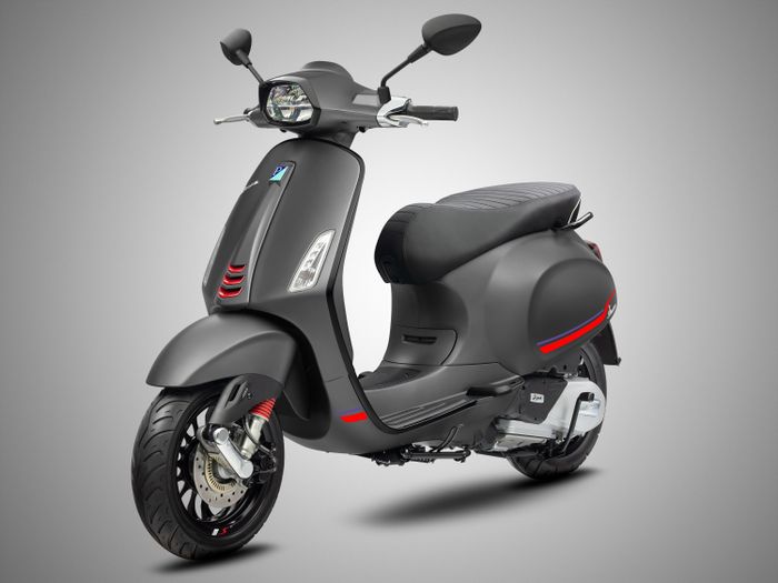 Chiêm ngưỡng bộ sưu tập màu mới của Vespa 2023 với Sprint S màu Xám Titanio.