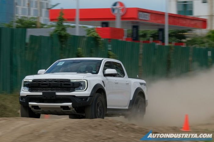 Ford Ranger Raptor 2023 chính thức ra mắt tại Philippines, có giá từ 980 triệu đồng 2023-ford-ranger-raptor-2.jpg